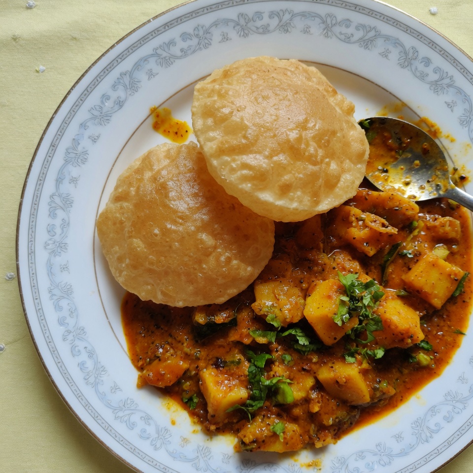 Poori with Aloo ki Sabji (Two Poori/Order)